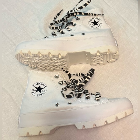 NIB Converse Lugged Sole White HighTop size 6 - Picture 1 of 2